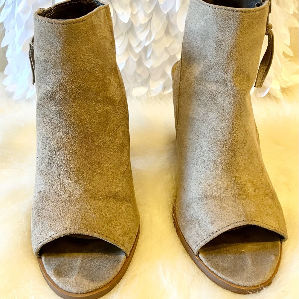 Steven Madden Tan Heeled Ankle Bootie 7.5 - Picture 6 of 6